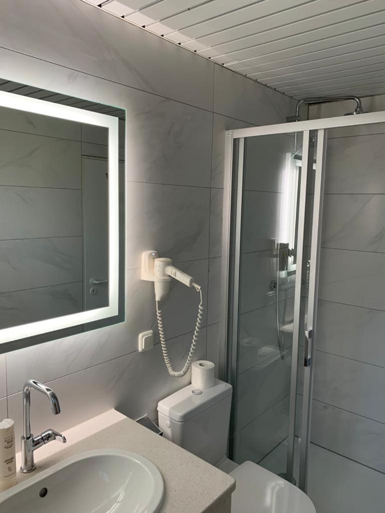 Landhotel Rosenhof Garni Am Plauer See Mit Ladesaeule Fuer E-Autos Quetzin Exterior photo