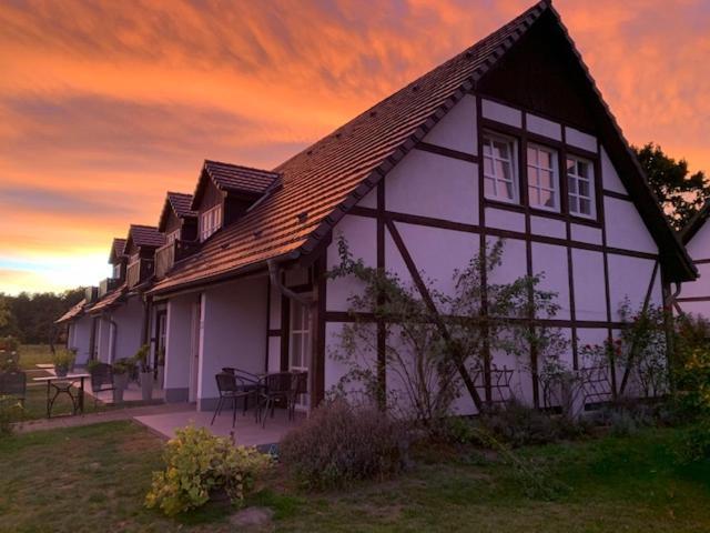 Landhotel Rosenhof Garni Am Plauer See Mit Ladesaeule Fuer E-Autos Quetzin Exterior photo