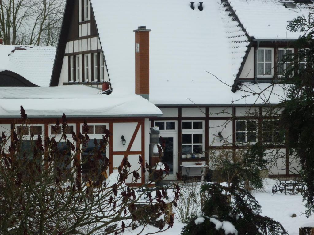 Landhotel Rosenhof Garni Am Plauer See Mit Ladesaeule Fuer E-Autos Quetzin Exterior photo