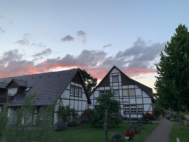 Landhotel Rosenhof Garni Am Plauer See Mit Ladesaeule Fuer E-Autos Quetzin Exterior photo